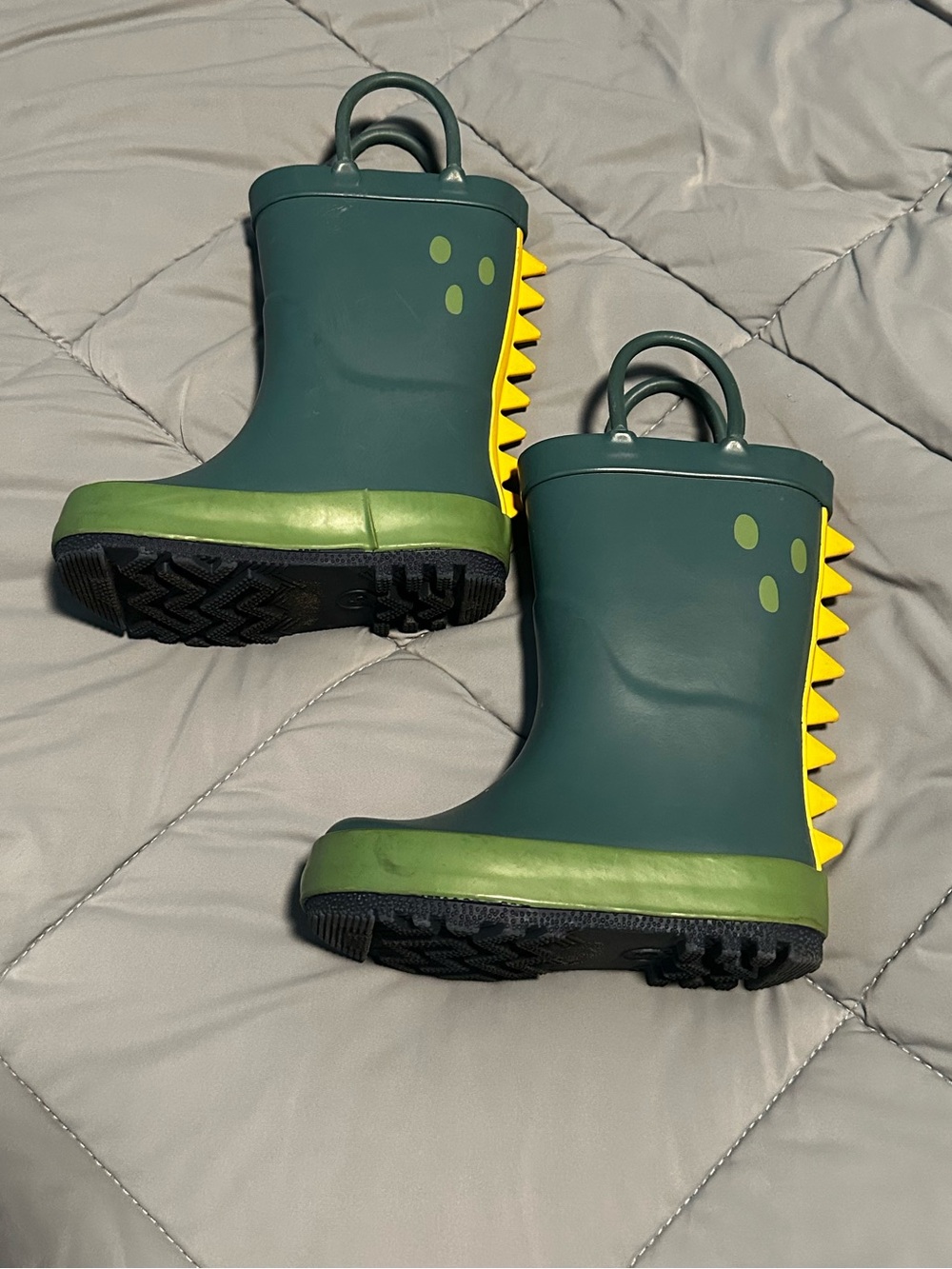 Cat & Jack Kids Green Dinosaur Rain Boots with Yellow Spikes